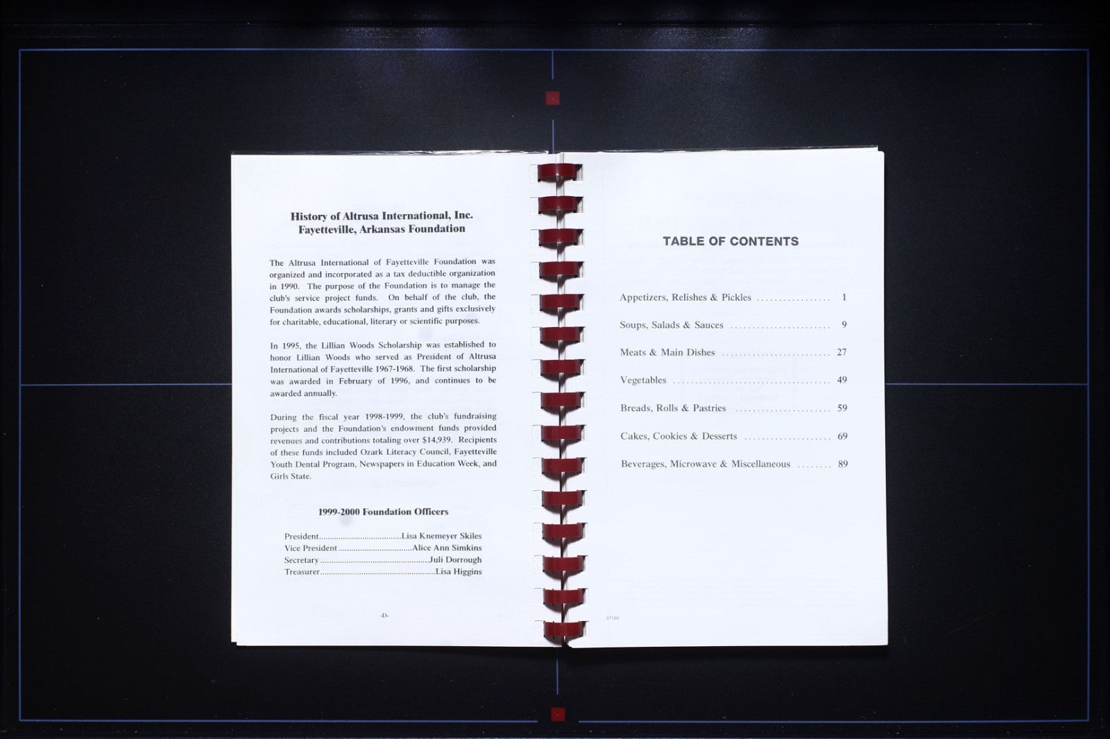 Fayetteville Favorites (2000) - Altrusa Cookbook - Arkansas - 