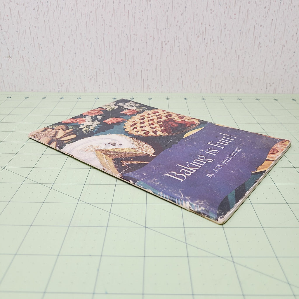 Baking is Fun! (1948) Pillsbury, Ann - Vintage Cookbook - Favorite Recipes