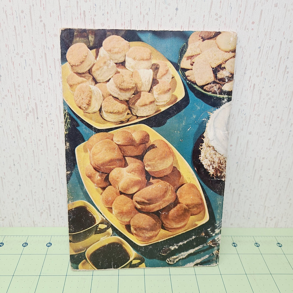 Baking is Fun! (1948) Pillsbury, Ann - Vintage Cookbook - Favorite Recipes