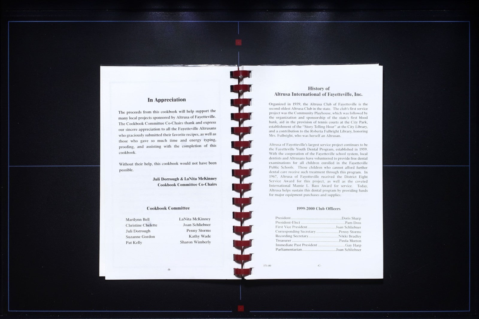 Fayetteville Favorites (2000) - Altrusa Cookbook - Arkansas - 